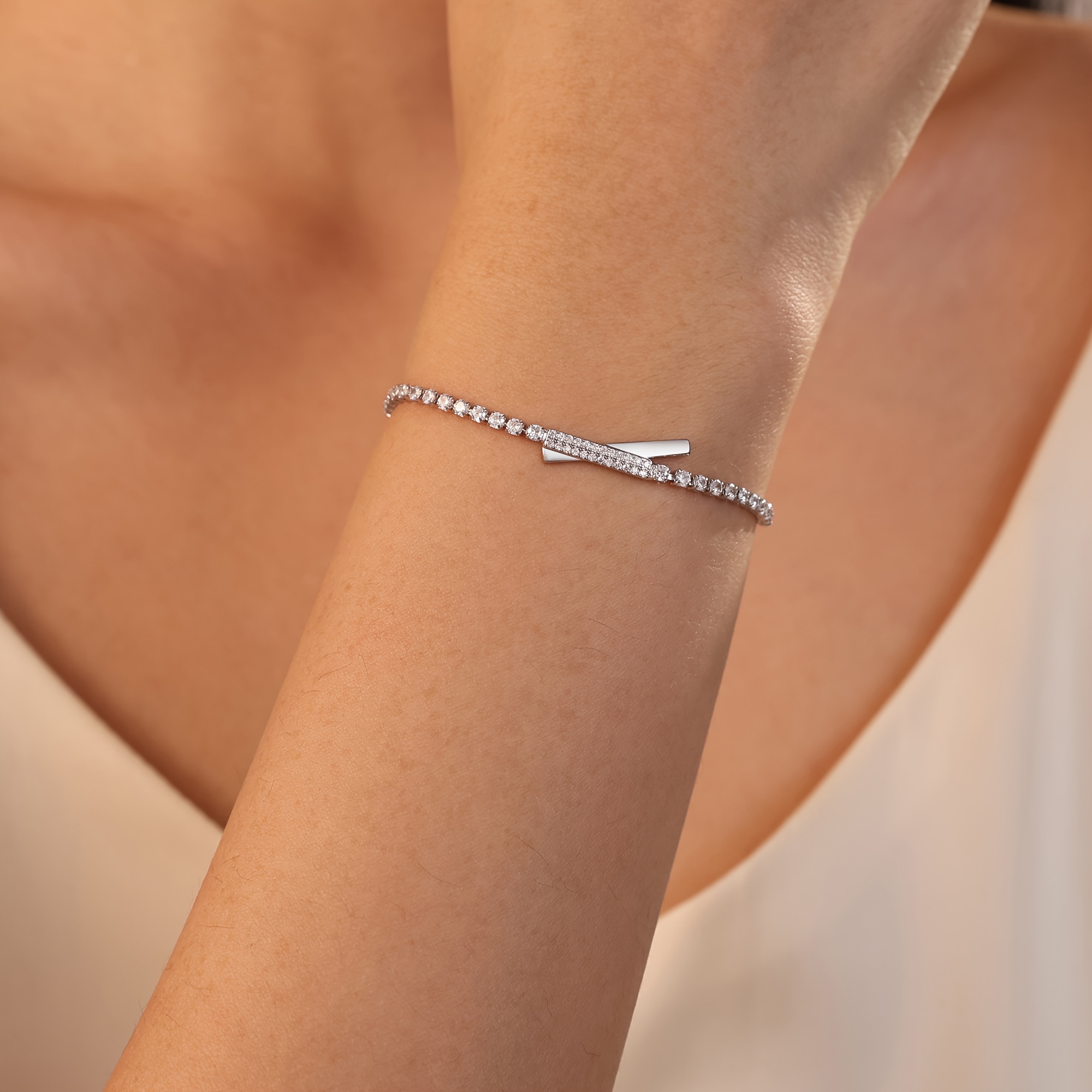 Luxurious Faux Gold-Plated Bracelet, Eye-Catching Accessory